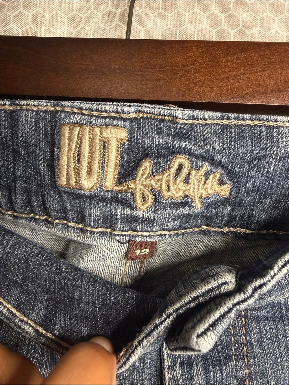 KUT from the cloth Women 12 Blue Denim Capri Jeans Mid Rise Stretch 5-Pocket - Picture 2 of 3